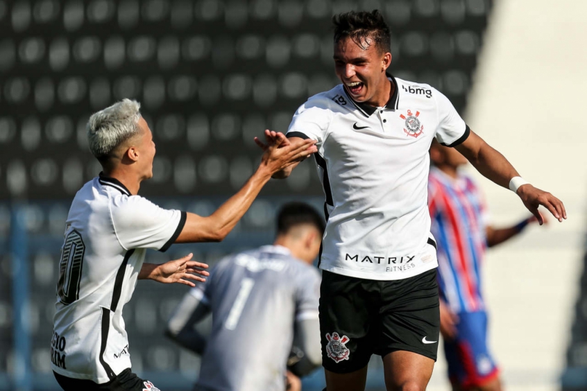 Corinthians renova com o meia Matheus Araújo, do sub-20, até 2024