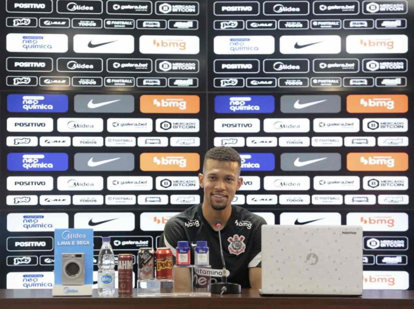 João Victor acredita que substituto de Gil dará conta do recado pelo Corinthians contra o Atlético-GO