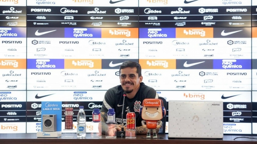 Fagner brinca sobre fase mais 'tranquilinha' no Corinthians e comenta customização de tênis