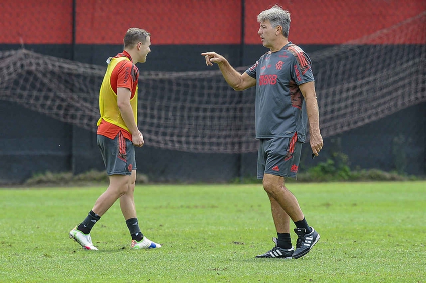 Ex-goleiro do Flamengo fala sobre passagem de Renato Gaúcho: Nosso grupo anseia muito por trabalhos táticos e, talvez, possa ter faltado