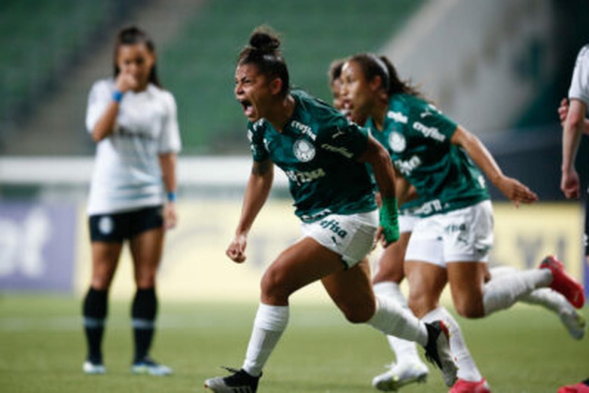 Maria Alves comemora o quarto gol palmeirense diante do Grêmio. (Foto: Lívia Villas Boas/Staff Images Woman/CBF)