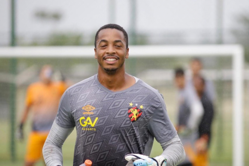 Brigando por uma vaga no time do Sport, Carlos Eduardo reconhece importância de reta final de temporada para o clube | LANCE!