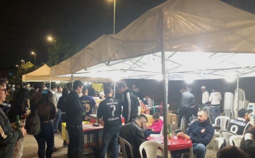 Ambulantes comemoram retorno da torcida e do comércio na Neo Química Arena: Saudade grande