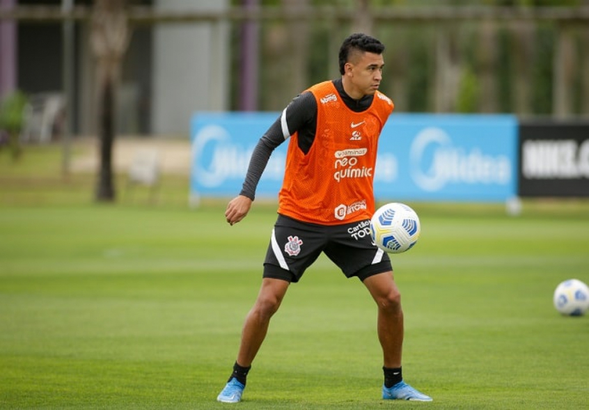 Cantillo supera desconfiança e busca vaga no time titular do Corinthians 