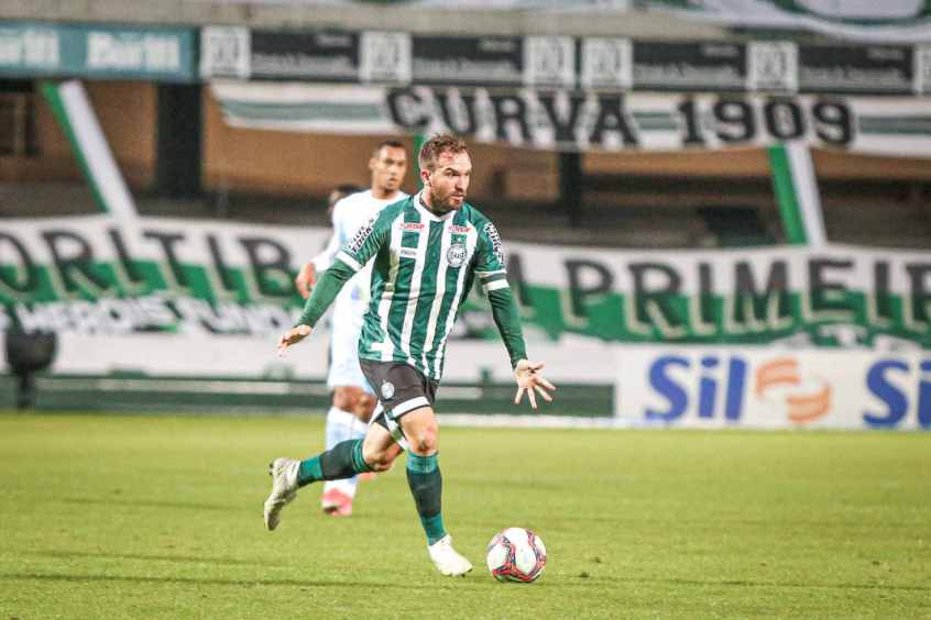 Willians Farias pede bons resultados do Coritiba para seguir vivo na briga pelo título da Série B | LANCE!