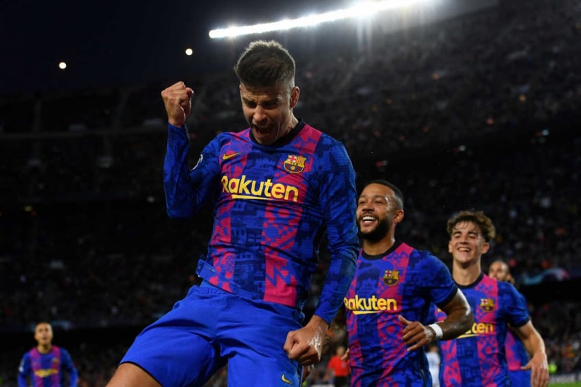 Com gol de Piqué, Barcelona bate o Dínamo de Kiev e vence a primeira na  Champions League | LANCE!