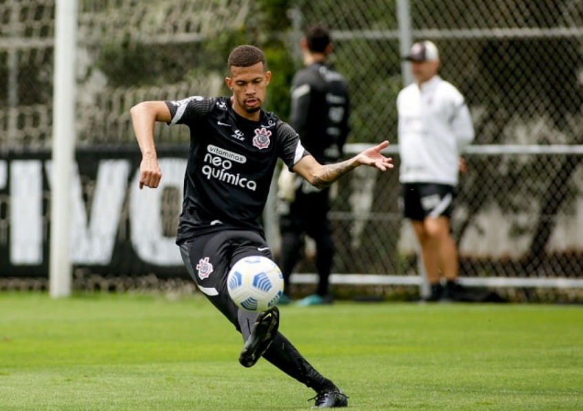Incomodado com gols tomados pelo Corinthians, João Victor crê em meta de fechar torneio com melhor defesa