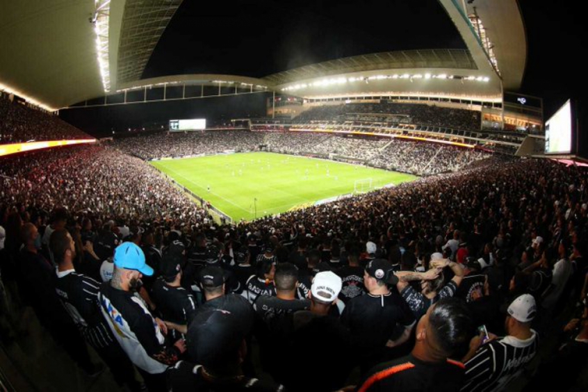 Com 98 mil pagantes em 4 jogos com torcida, Corinthians arrecadou mais de R$ 5,3 milhões após a volta da Fiel