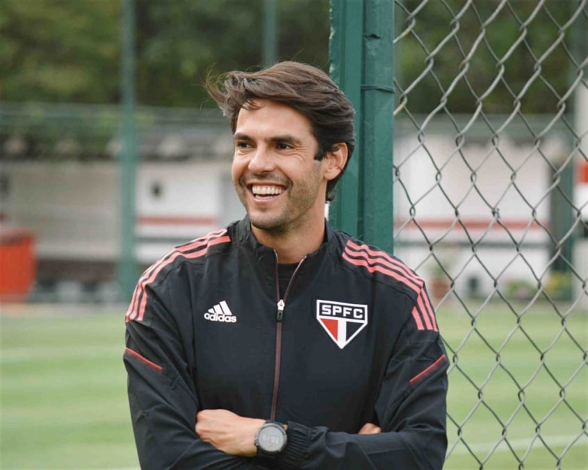 Com Alex de saída, diretor cita Kaká como possível técnico para o sub