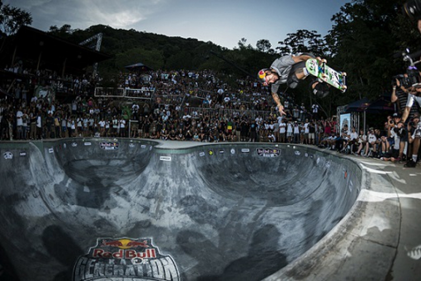 Pedro Barros levanta o público com bela manobra durante o Red Bull Skate Generation, em Florianópolis (Crédito: Marcelo Maragni/Red Bull Content Pool)