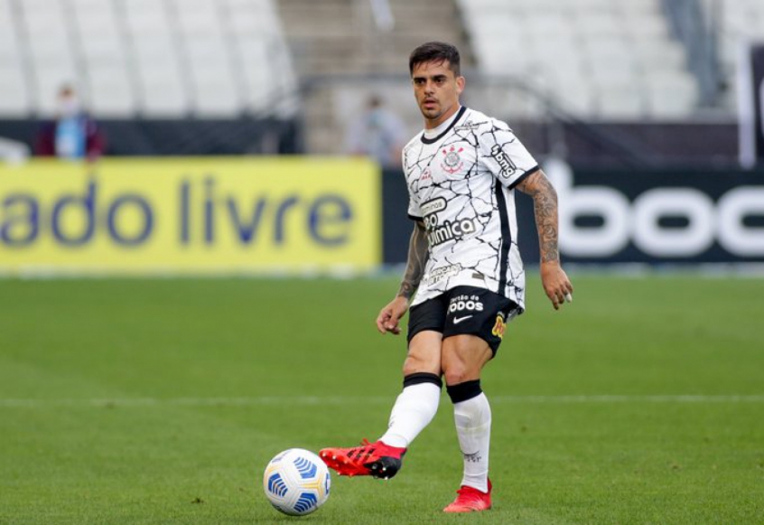 Fagner entra no top 10 de assistências na história do Corinthians