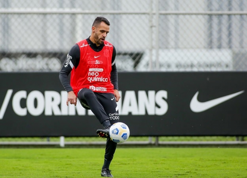 Renato Augusto almeja evolução e diz que está feliz com fase atual no Corinthians 