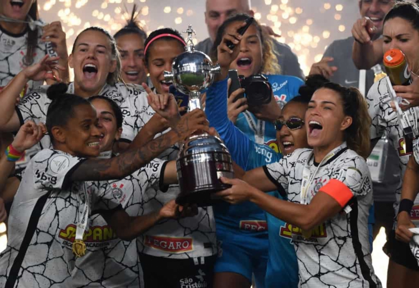 Corinthians relembra nas redes sociais um ano do título da Libertadores feminina