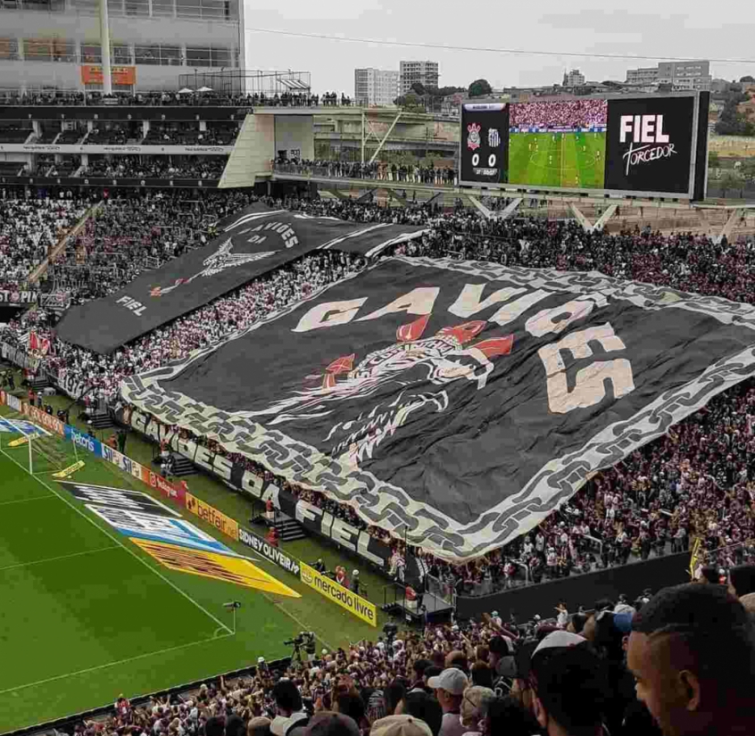 File:Torcida do inter antes do jogo pela copa libertadores da