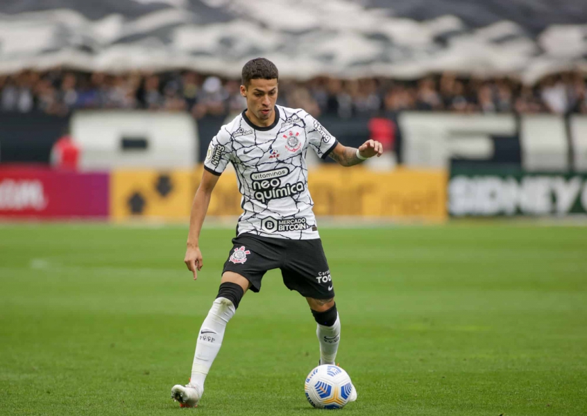 Diretor do Corinthians afirma que Gabriel Pereira pediu para deixar o clube; jogador ainda pensa sobre