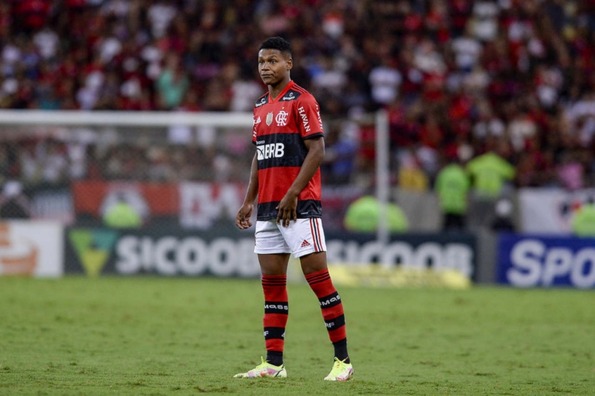 Clube alemão sinaliza oferta por Matheus França, mas valor fica abaixo do desejado pelo Flamengo