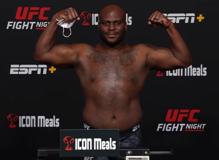 Derrick Lewis bateu o peso na pesagem do UFC Vegas 45 nesta sexta (Foto: Reprodução/YouTube)