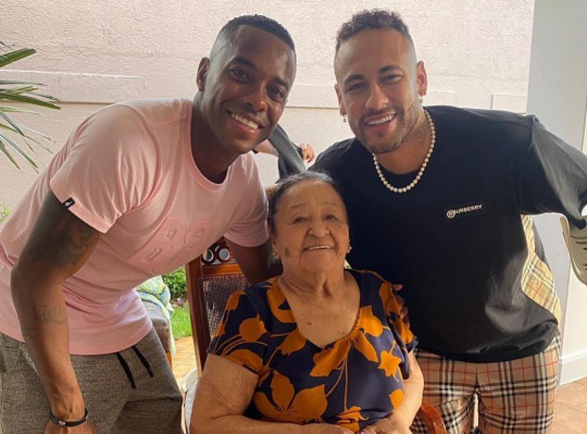 Neymar e avó na companhia de Robinho