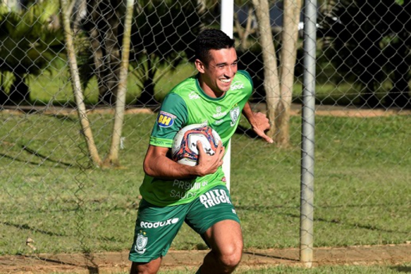 Valoura teve papel importante no Coelho em 2021 e seguirá com o Coelho na próxima temporada