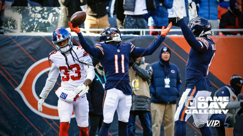Darnell Mooney celebra touchdown sobre os Giants