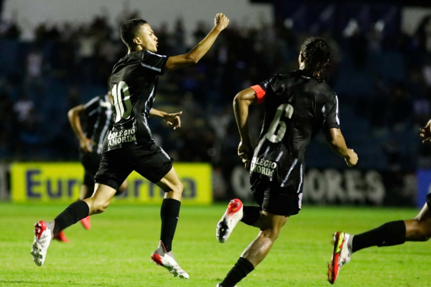 [ANÁLISE] Corinthians faz tempos distintos e mostra que tem espírito até na base