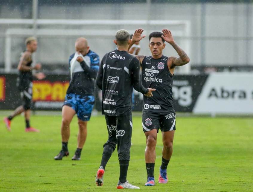 Du Queiroz se destaca na pré-temporada e pode começar 2022 como titular no Corinthians 
