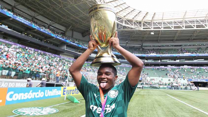 Entre Disney e Mundial pelo Palmeiras, Endrick sabe o tamanho da montanha  antes do profissional | LANCE!