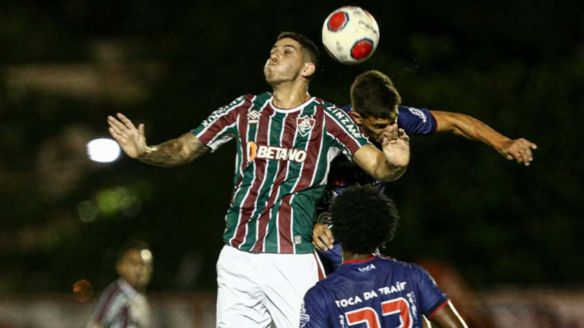 Fluminense vai mal, sai vaiado e perde para o Bangu na estreia do Carioca |  LANCE!