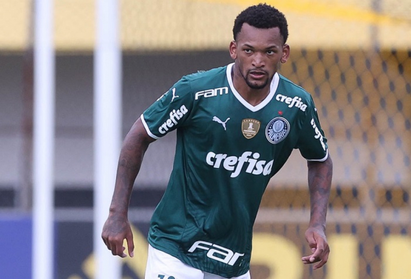 Versatilidade, seriedade e trabalho: Jailson ganha espaço no Palmeiras e 'cava' inscrição no Mundial