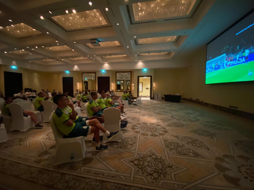 Jogadores do Palmeiras acompanham do hotel a classificação do Al Ahly