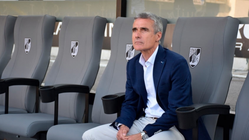 Mesmo com o avanço do Botafogo, Corinthians ainda não desistiu do técnico Luís Castro
