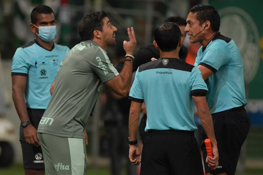 Expulso no jogo de volta da Recopa, Palmeiras não terá Abel Ferreira em jogo contra o Deportivo Táchira