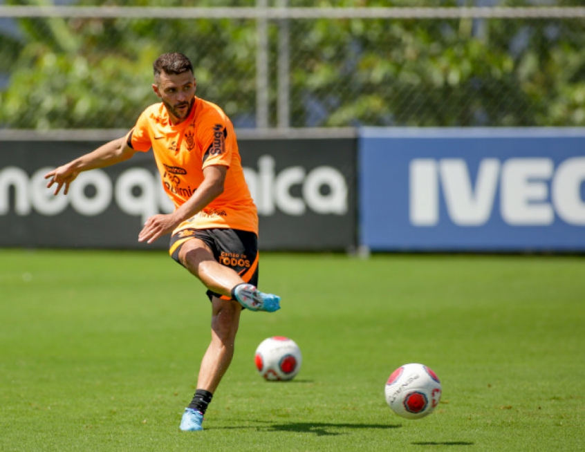 Júnior Moraes faz fortalecimento especial e dá passo atrás em transição no Corinthians