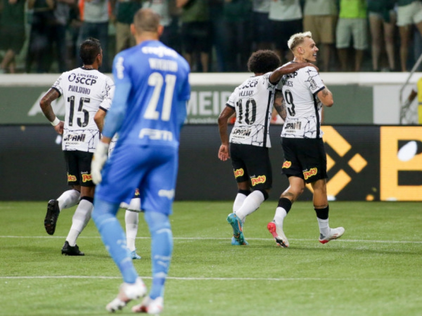 Róger Guedes deve voltar a atuar na posição que fez sucesso no Corinthians