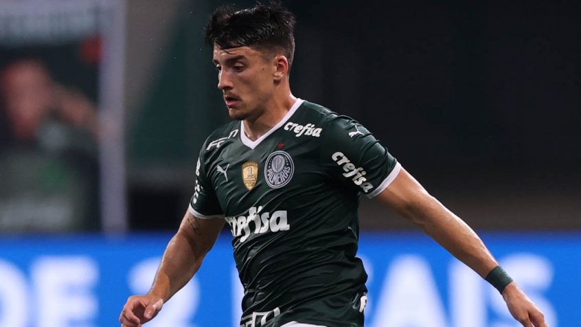 Torcedores do Palmeiras protestam ausência de Piquerez após eliminação do Uruguai