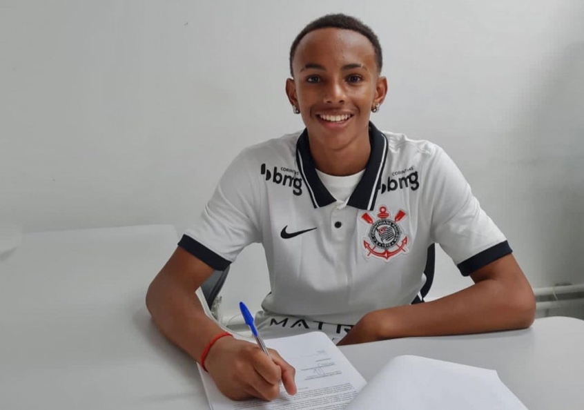 Promessa da base do Corinthians assina contrato de formação até 2025