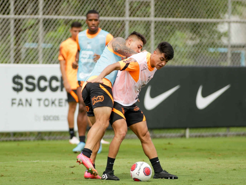 Vítor Pereira deve promover estreias e alterações na equipe titular do Corinthians