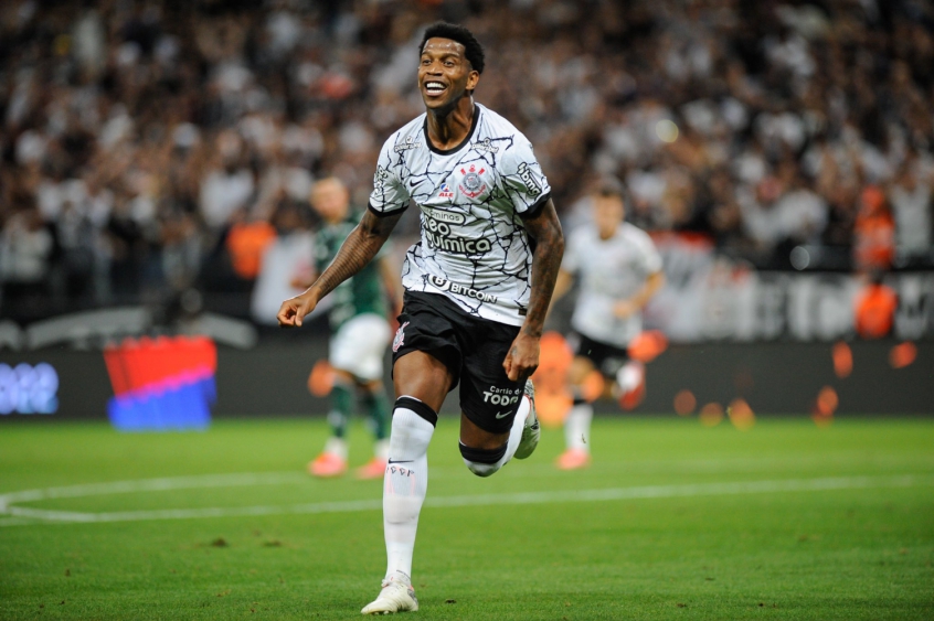 Gil se isola como sétimo zagueiro que mais marcou pelo Corinthians após gol contra o Palmeiras