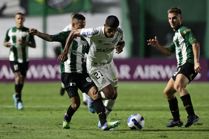 Santos joga mal e perde para o Banfield na estreia na Copa Sul-Americana |  LANCE!