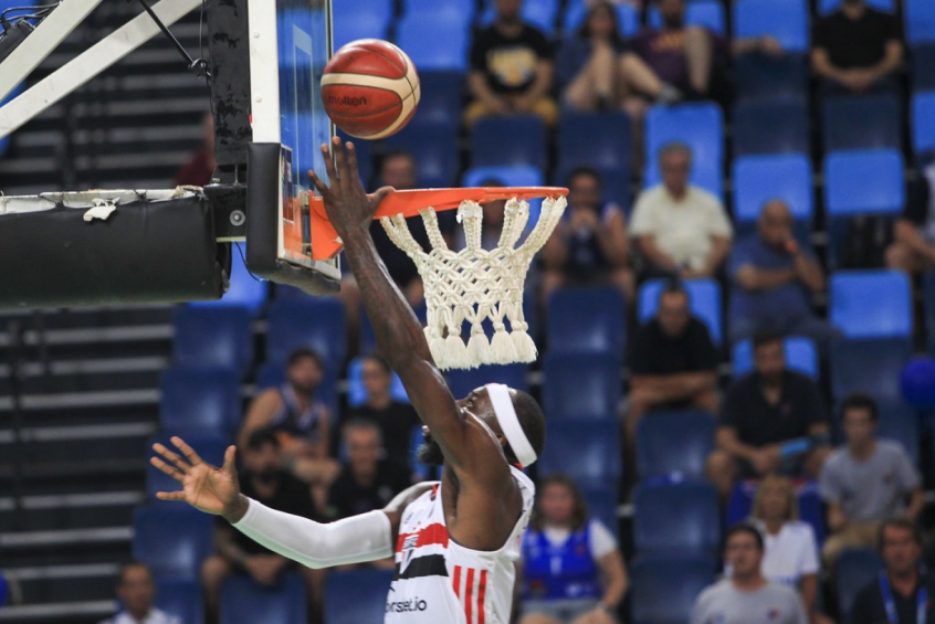 S&Atilde;&pound;o Paulo supera uruguaios e &Atilde;&copy; campe&Atilde;&pound;o da Champions League das Am&Atilde;&copy;ricas de  basquete | LANCE!