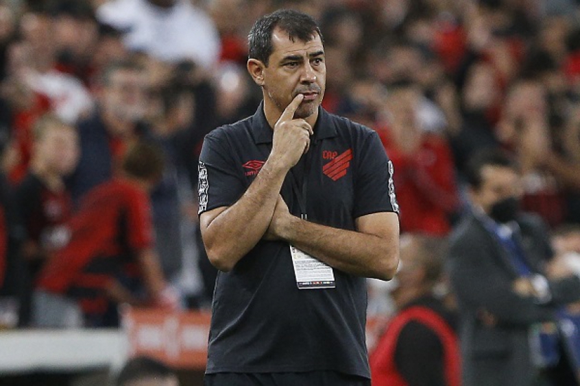 Fim da linha! Carille &Atilde;&copy; demitido do Athletico ap&Atilde;&sup3;s goleada na Libertadores  | LANCE!