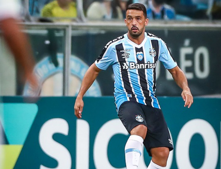 Edilson revela que pensou em pendurar as chuteiras após sequência de lesões