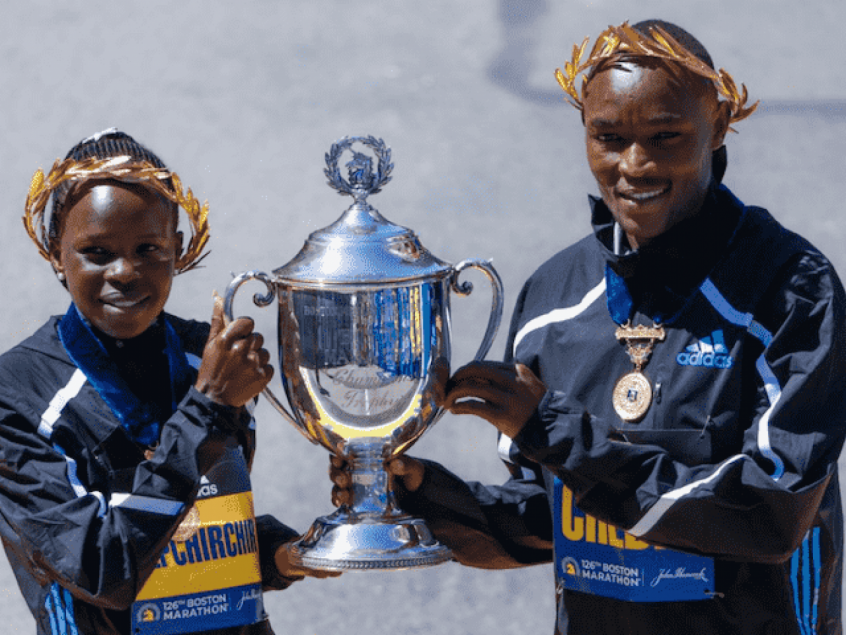 Peres Jepchirchir e Evans Chebet : os quenianos campeões da 126ª edição da Maratona de Boston. (Divulgação)