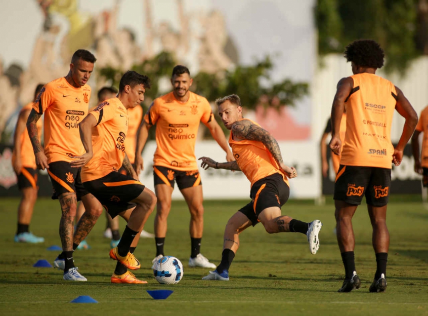 Corinthians treina em Porto Alegre antes de embarcar para a Argentina |  LANCE!