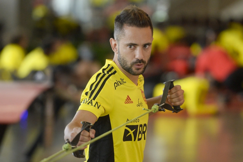 Contra o Botafogo, meia alcançará marca para entrar em lista seleta do Flamengo