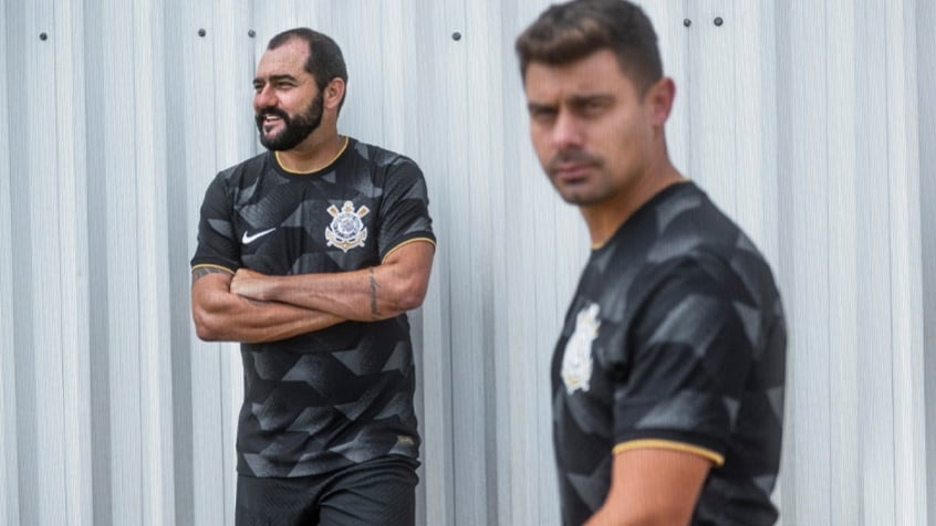 Corinthians anuncia oficialmente modelo 2022/23 do uniforme dois | LANCE!