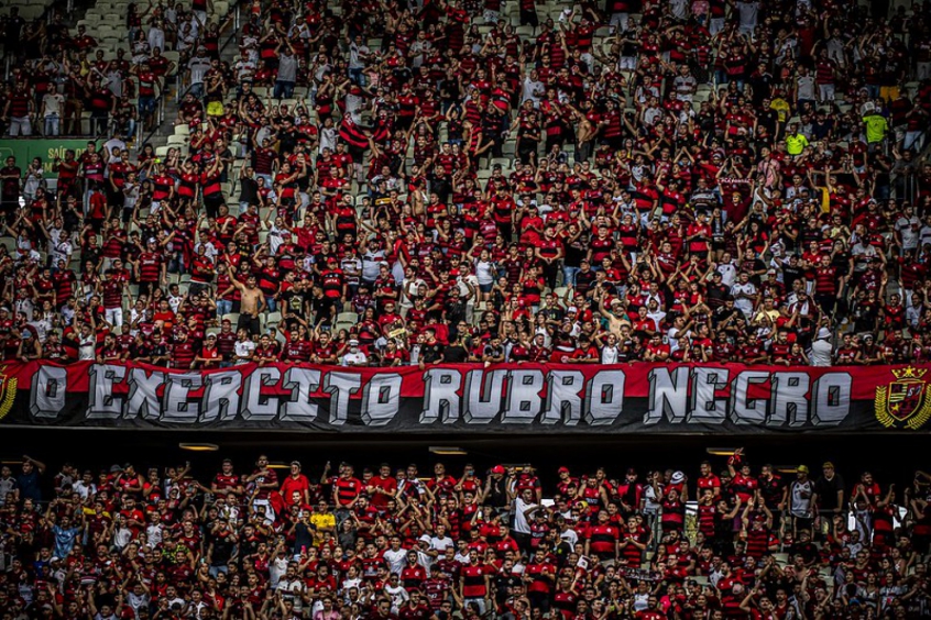 Apresentador alfineta torcida e detona jogador do Flamengo: Não sei qual cigana disse que joga bola