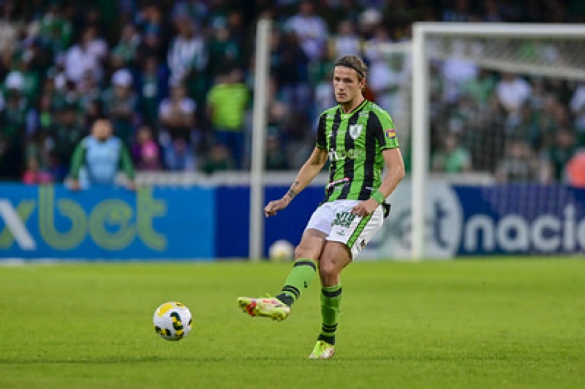 Iago Maidana foi expulso na primeira etapa em jogo contra o Coritiba