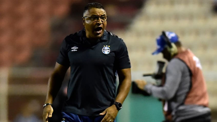 Roger Machado solta o verbo em entrevista coletiva após empate