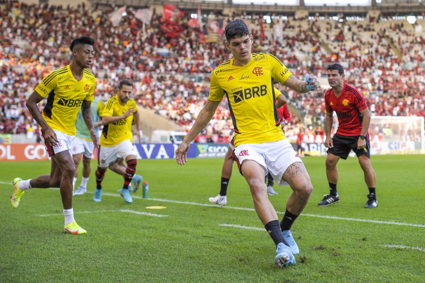 Flamengo x Goiás - Ayrton Lucas